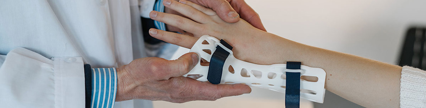 Burmec Bursa El Cerrahisi Microcerrahi Distal Radius Kırıkları
